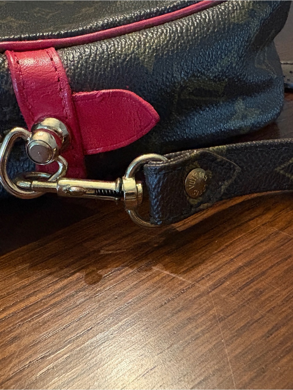 🍒 Authentic!! Louis Vuitton Monogram Crossbody with red trim. - Picture 4 of 11